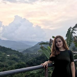 Meet your Posher, Elise